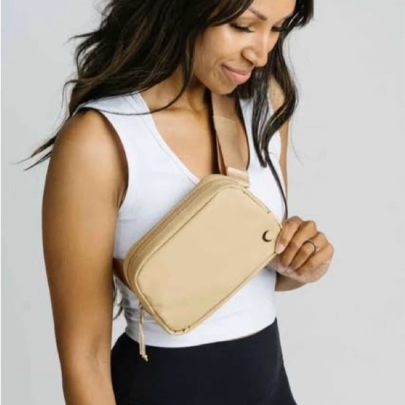 Zyia Bag Crisp Khaki Crossbody Belt Bag - Picture 1 of 12